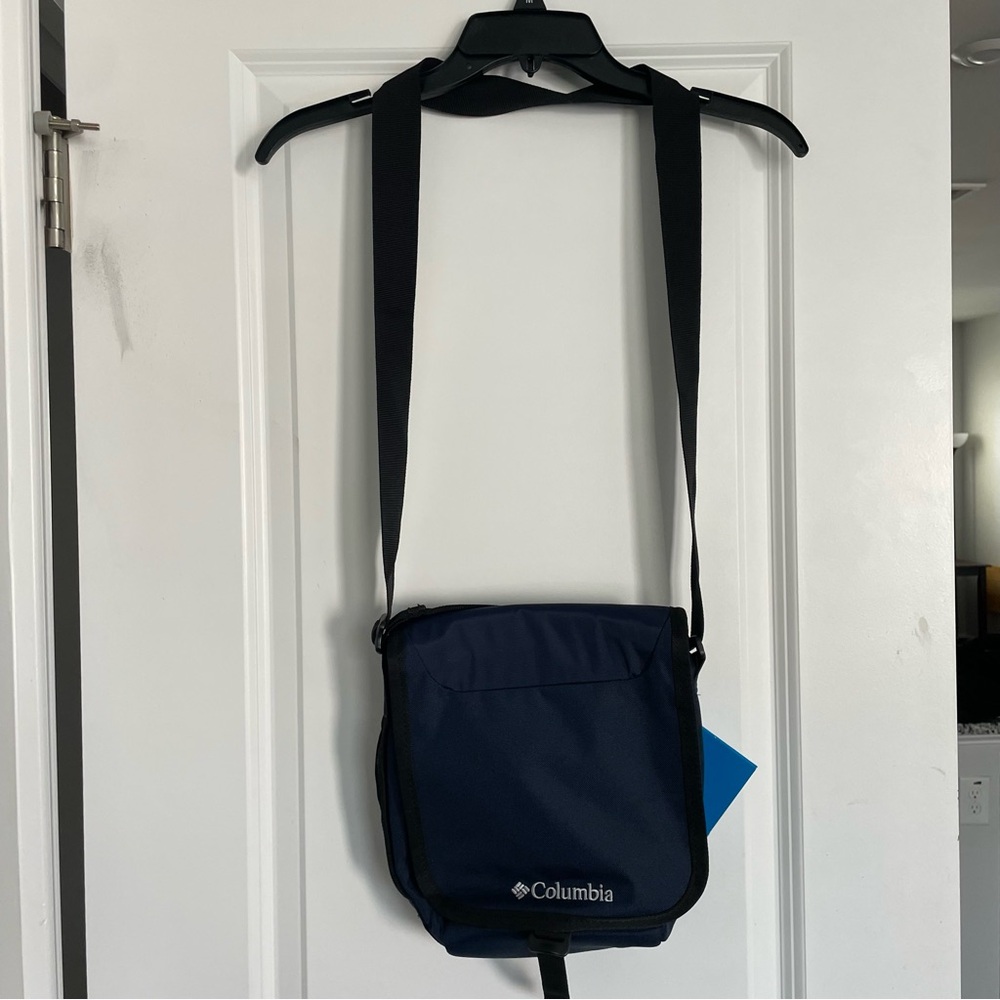 Columbia navy blue Input Side Bag Unisex OS NWT